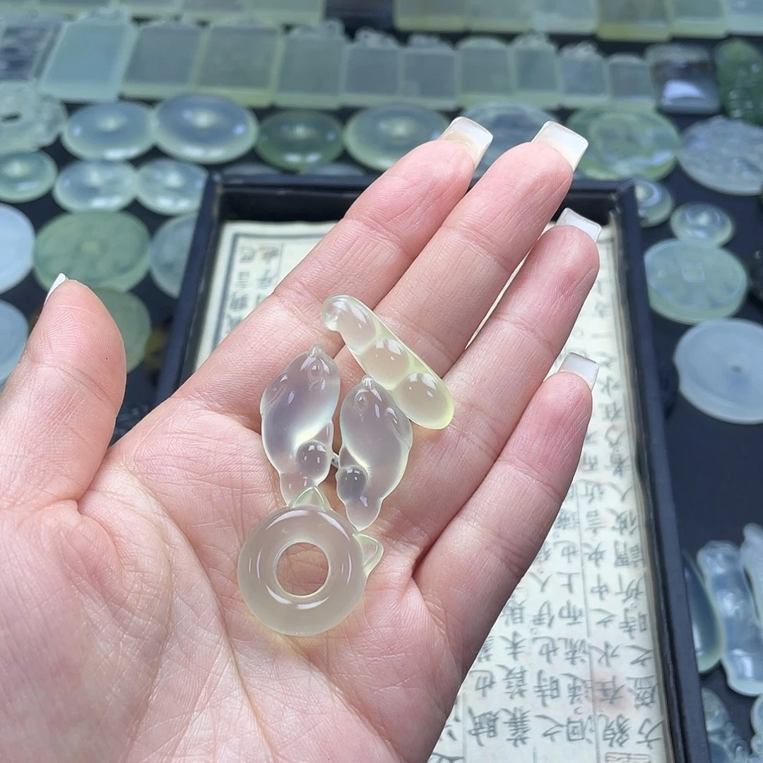 岫玉未镶嵌项圈小东西