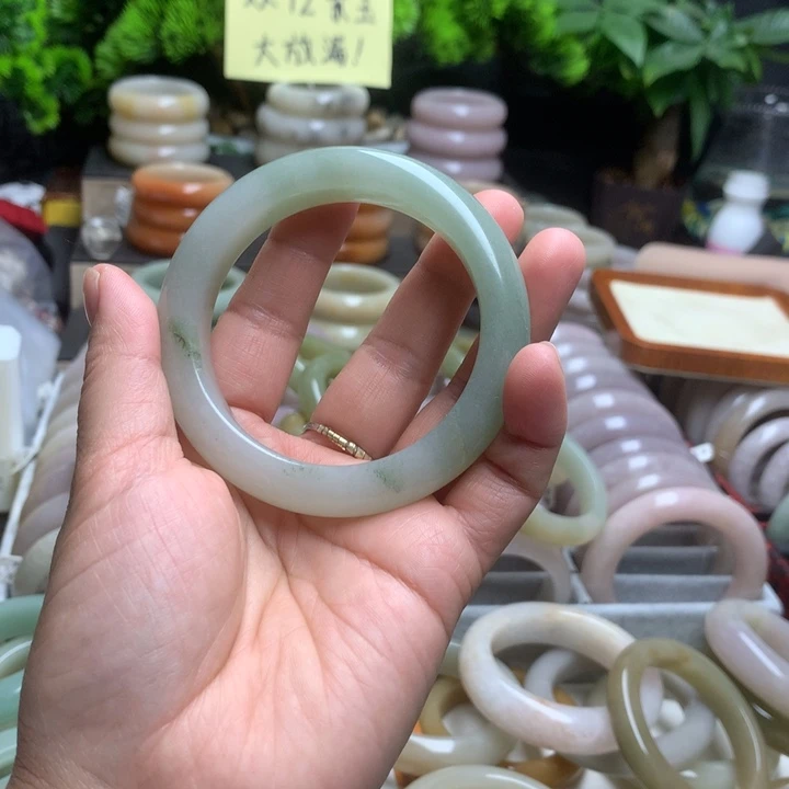 石英质玉未镶嵌手镯