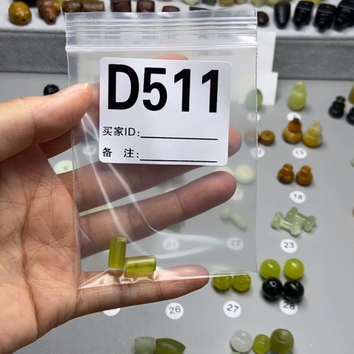 陈***子蛇纹石玉未镶嵌颈饰