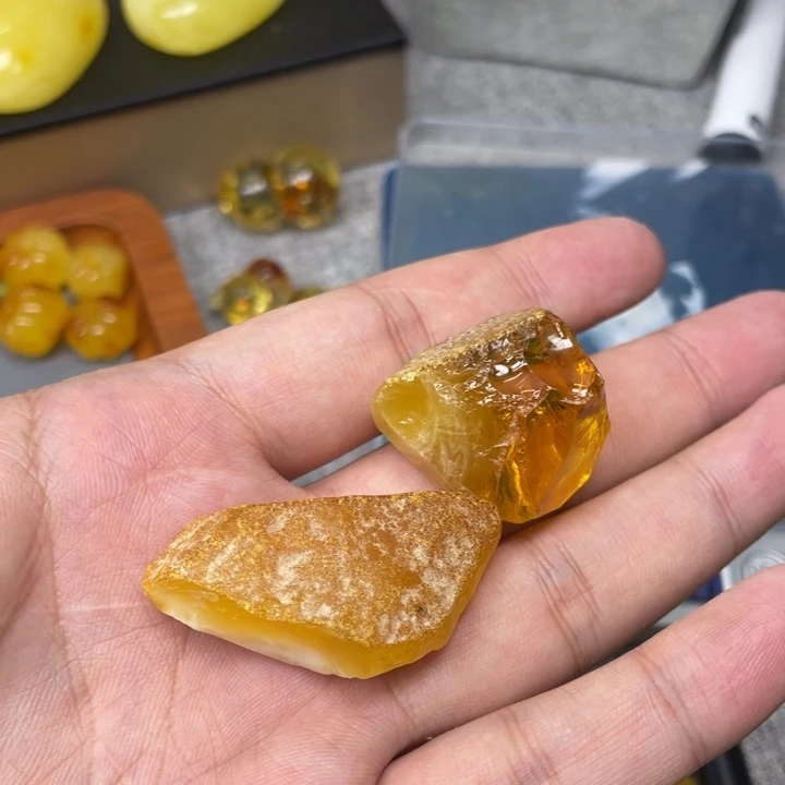 韦****琥珀未镶嵌珠宝奇石