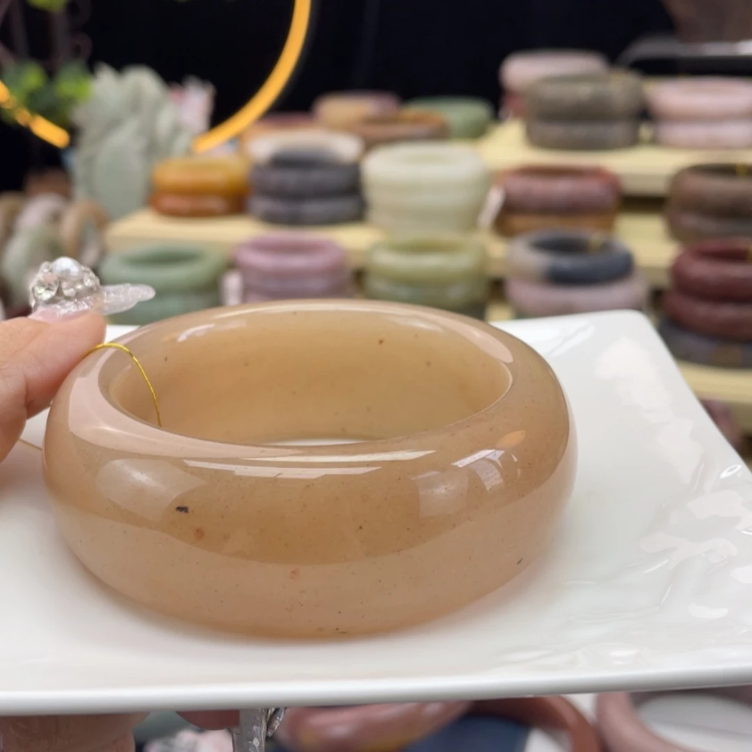 【闪购商品】石英质玉手镯未镶嵌打****兽