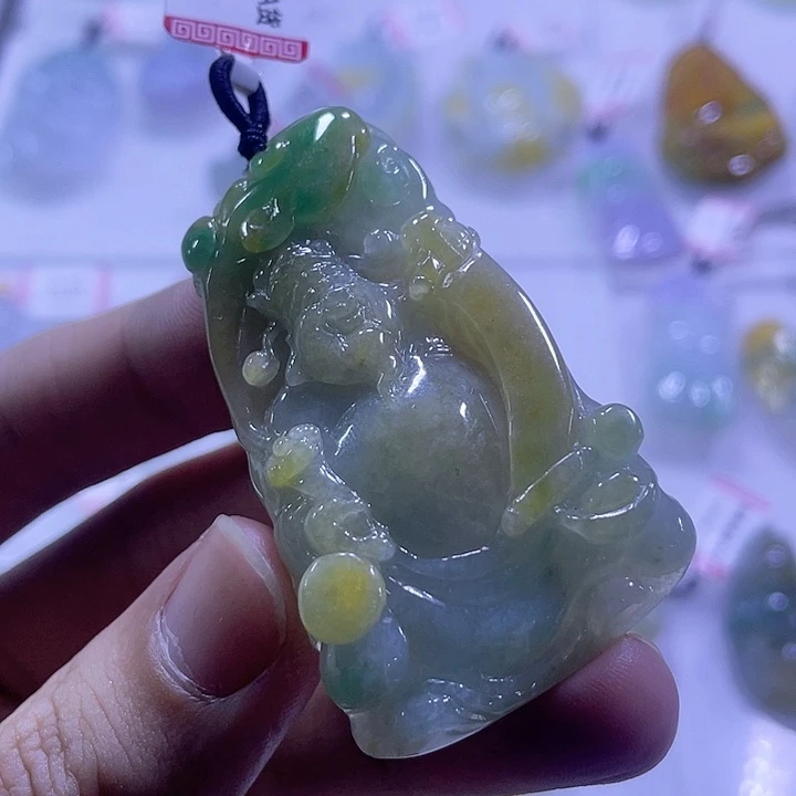 翡翠未镶嵌颈饰冬**来翡翠