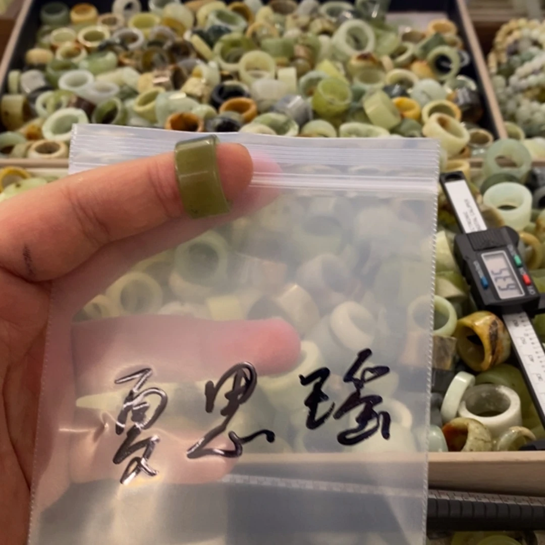 夏***瑶蛇纹石玉未镶嵌戒指