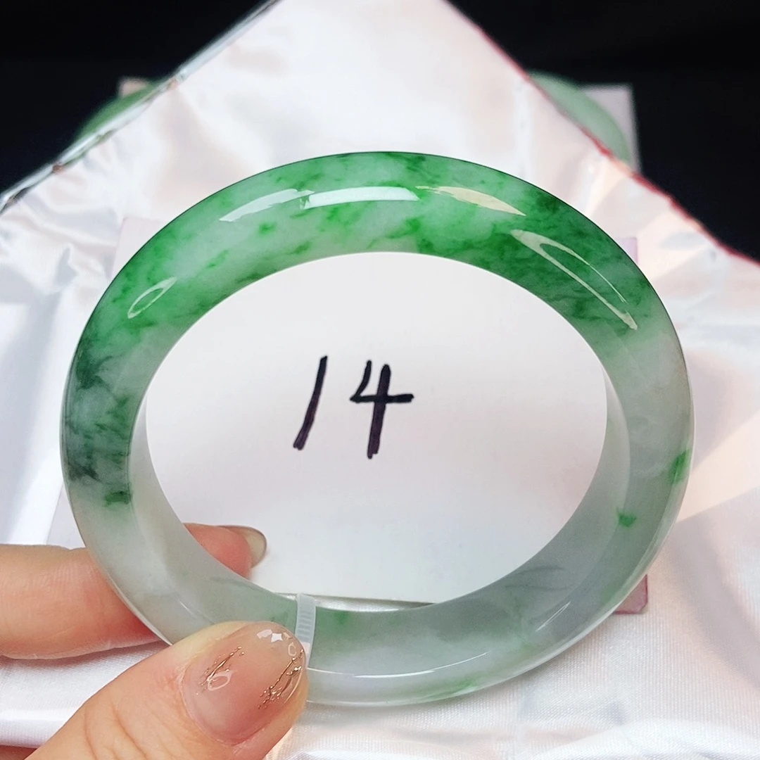 翡翠手镯未镶嵌60➕半山水飘绿正圈