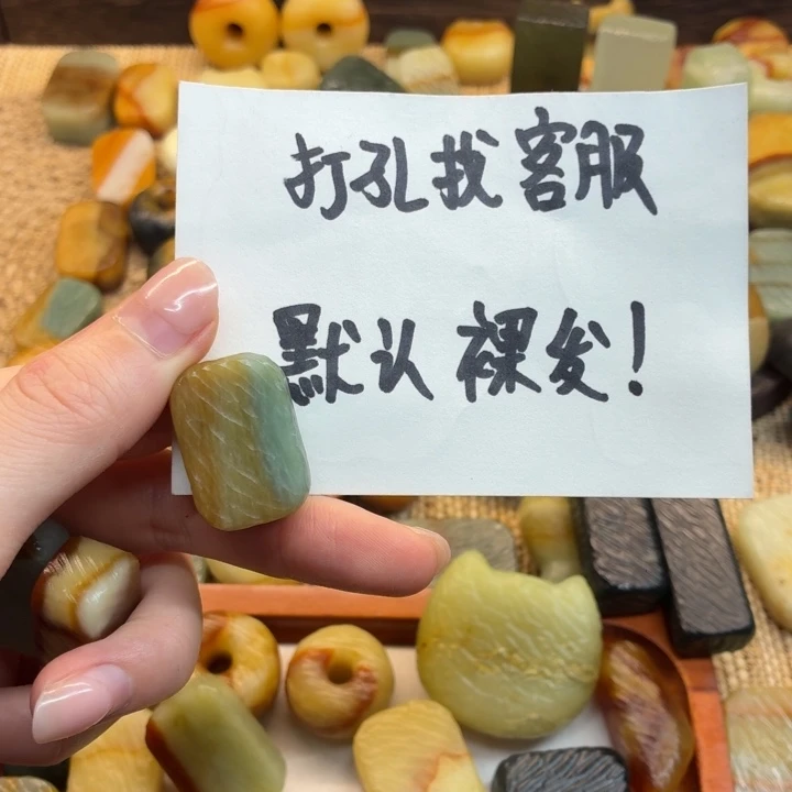 你***酸蛇纹石玉未镶嵌颈饰