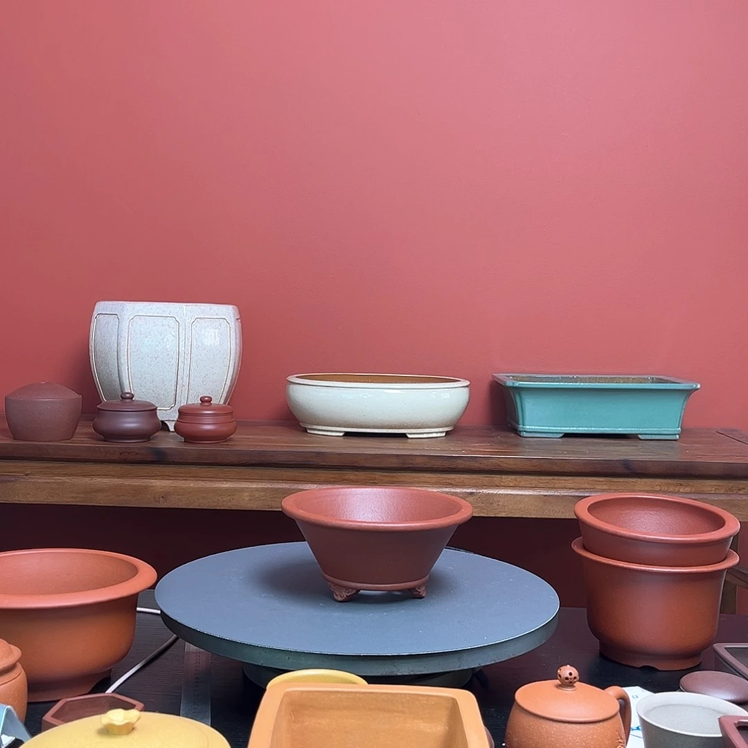 紫砂花盆与**型斗笠花盆