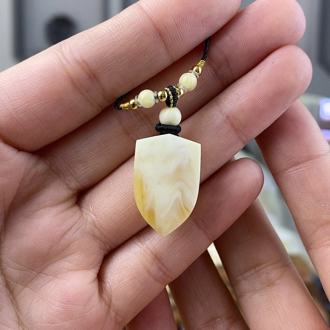 琥珀珠宝奇石未镶嵌蜜蜡盾牌