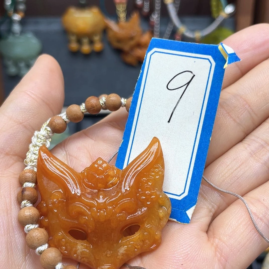 蛇纹石玉未镶嵌颈饰M****?