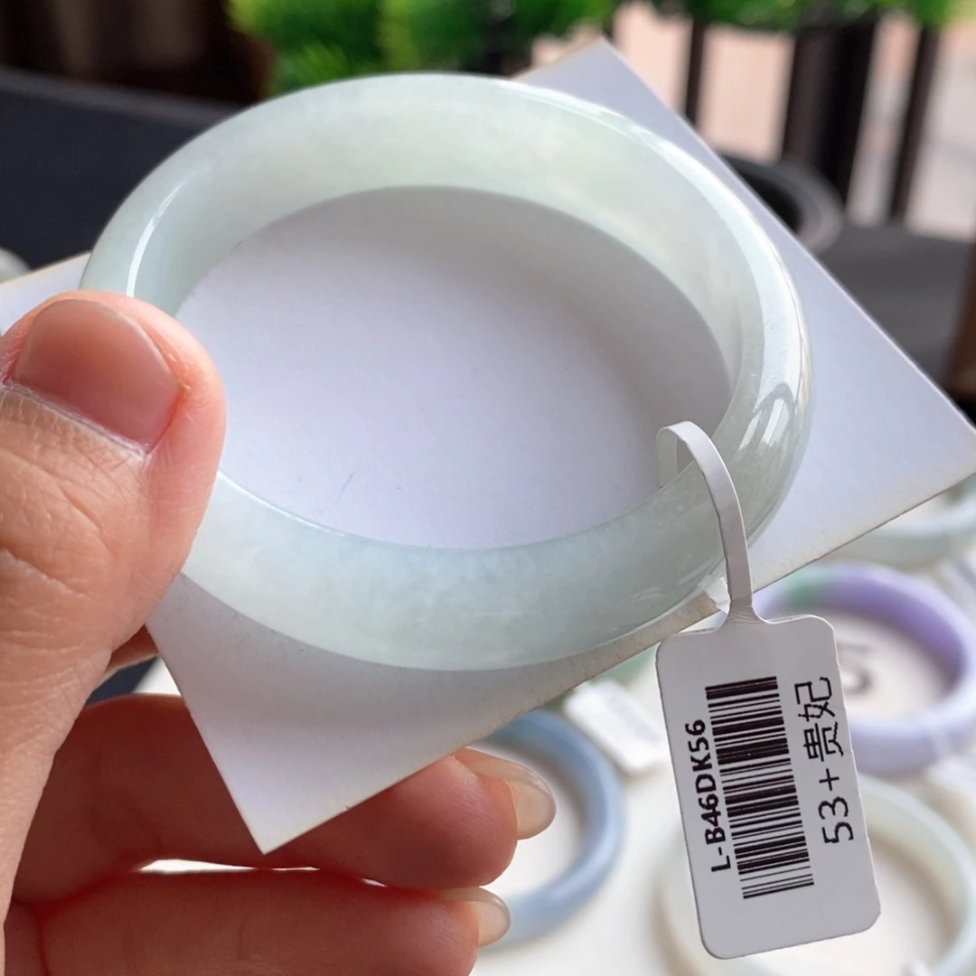 翡翠手镯未镶嵌翡翠