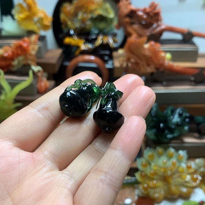 二***。蛇纹石玉合金耳饰