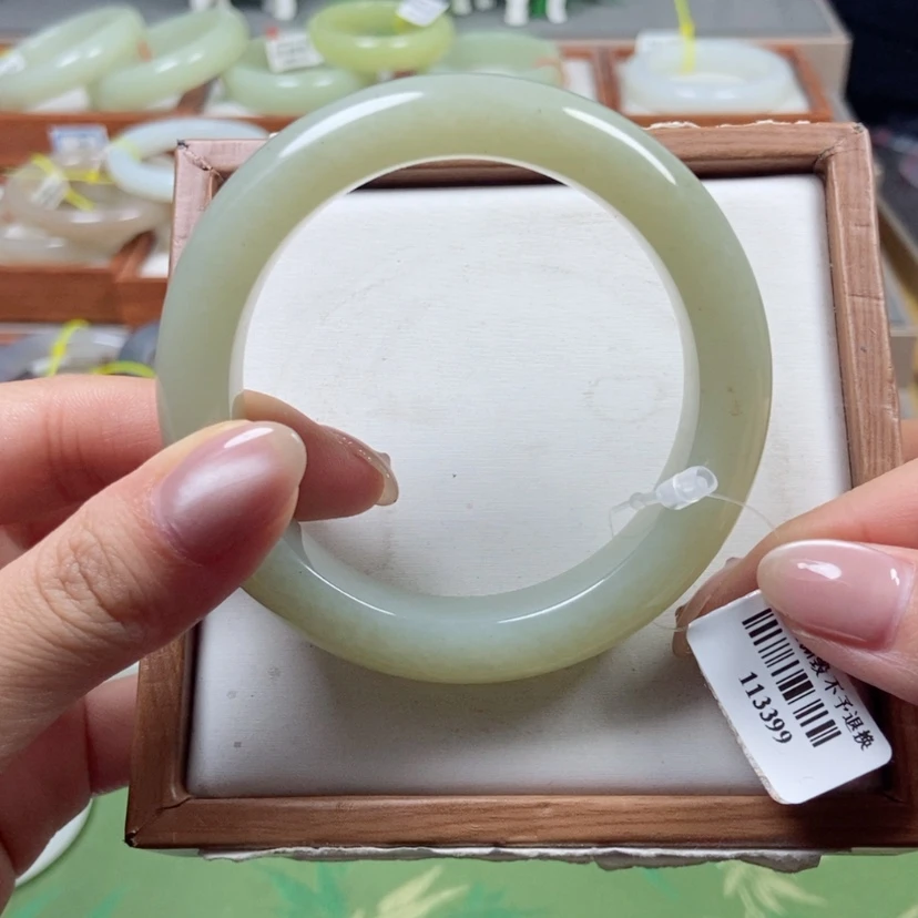 【闪购商品】和田玉手镯未镶嵌9