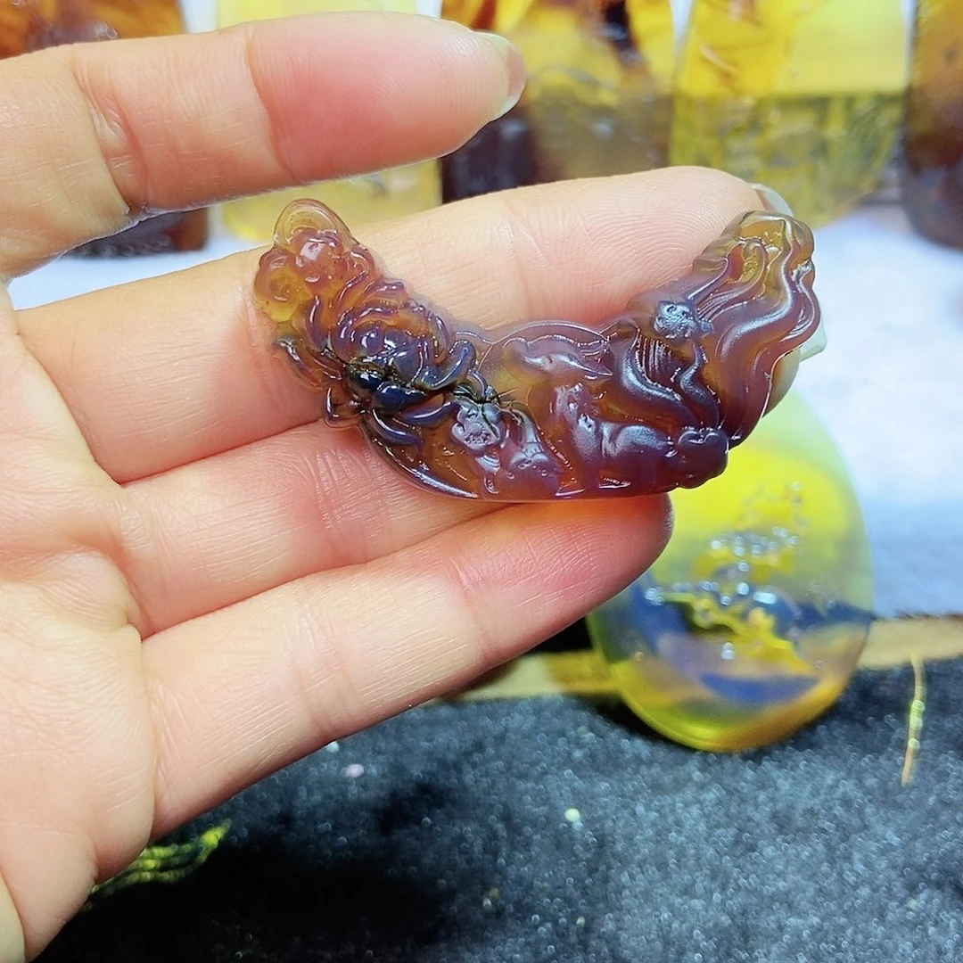 琥珀颈饰未镶嵌狐狸