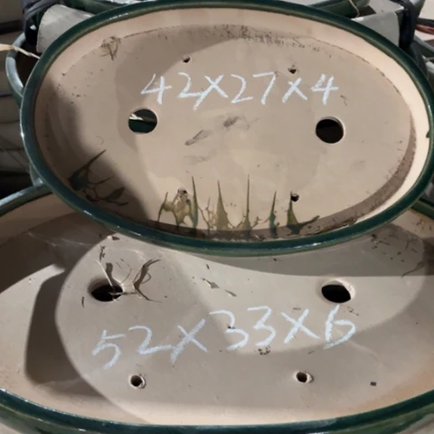 150-4。    微瑕。