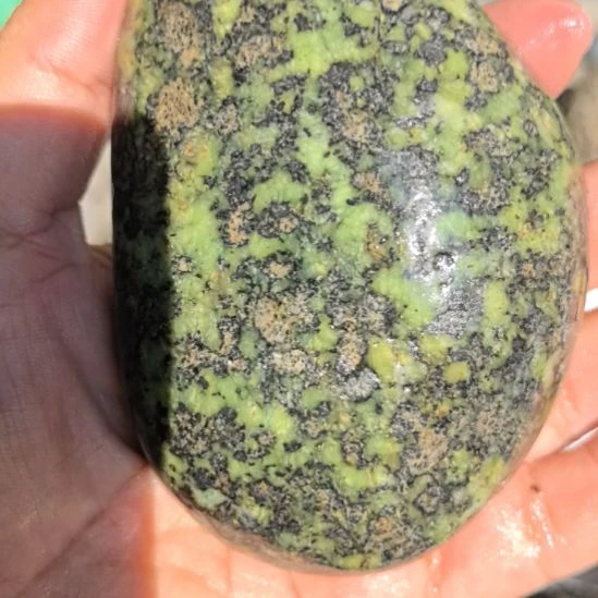 硫***幺有机玻璃藏玉药王石原石手把件一个