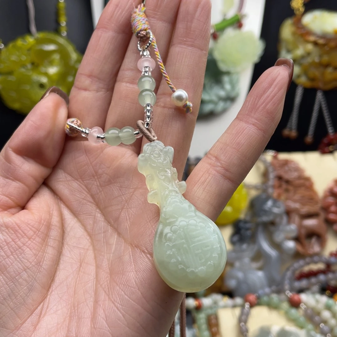 未镶嵌蛇纹石玉颈饰