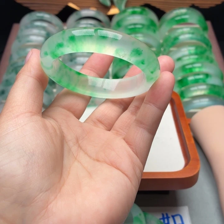 幽***兰石英质玉未镶嵌手镯