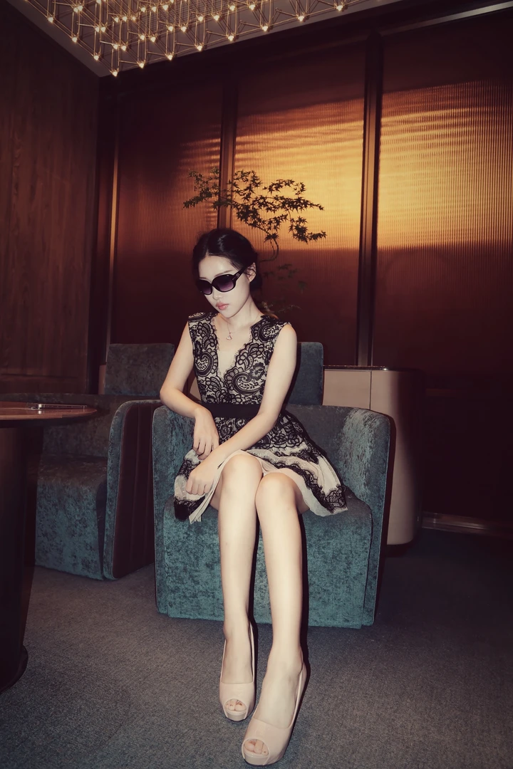 【NANCY古早黑天鹅】网纱拼接蕾丝连衣裙带胸垫