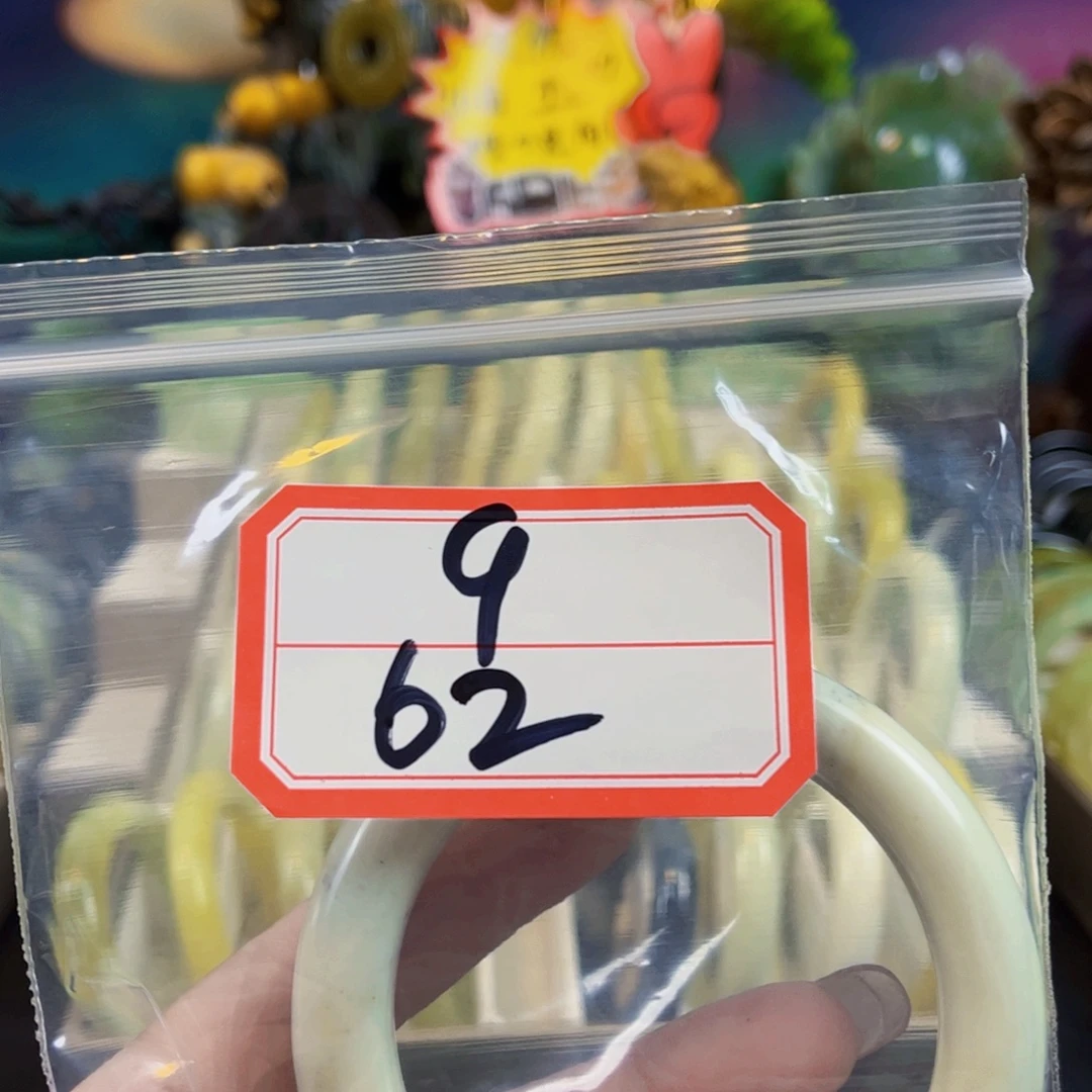 冬***月未镶嵌蛇纹石玉手镯