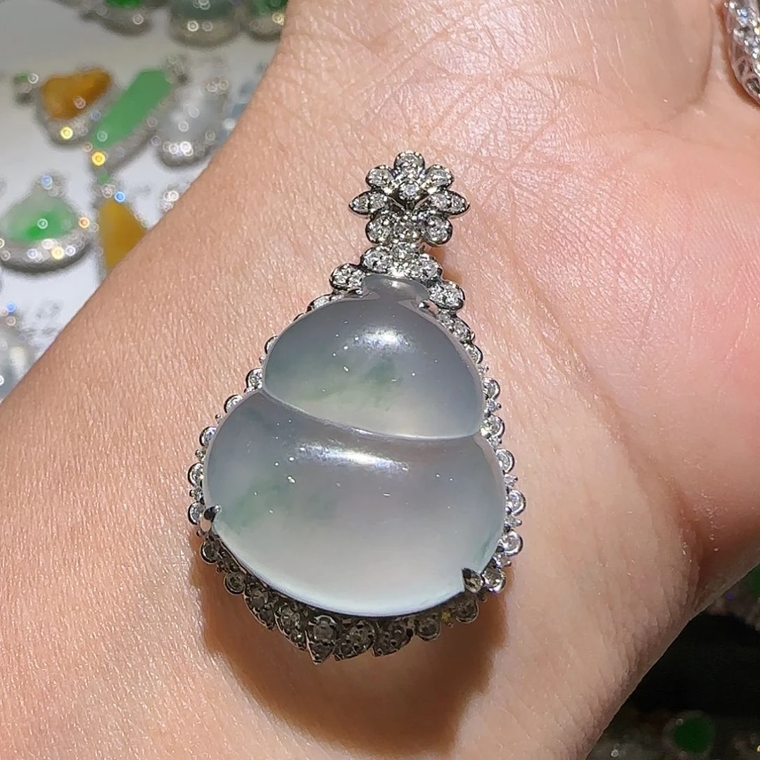 【闪购商品】颈饰18K金镶嵌翡翠天然