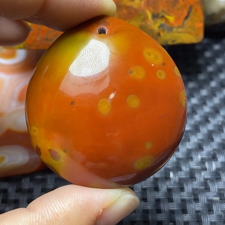 玛瑙/玉髓颈饰未镶嵌是***呀