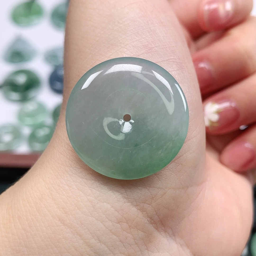 翡翠颈饰未镶嵌平安