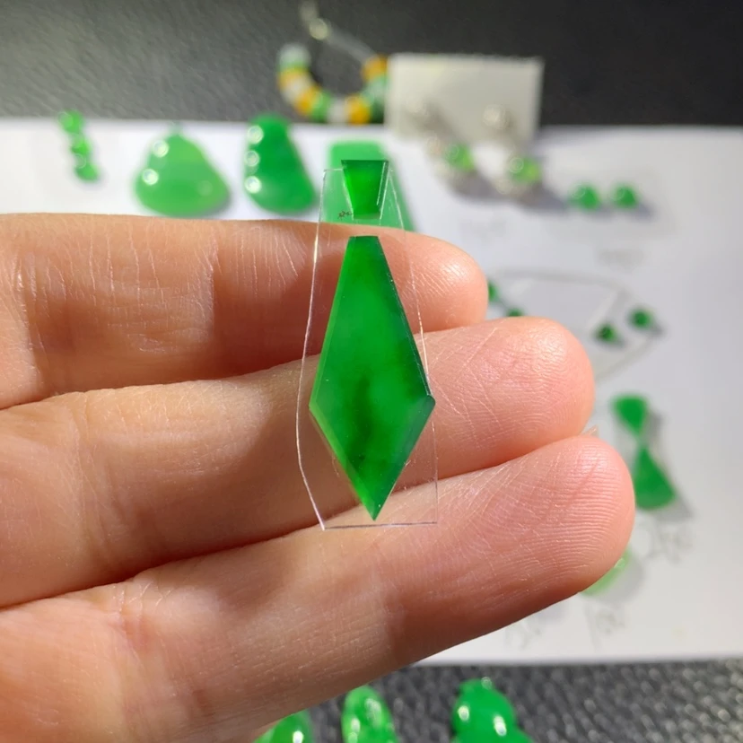 【闪购商品】翡翠吊坠(不含链)未镶嵌