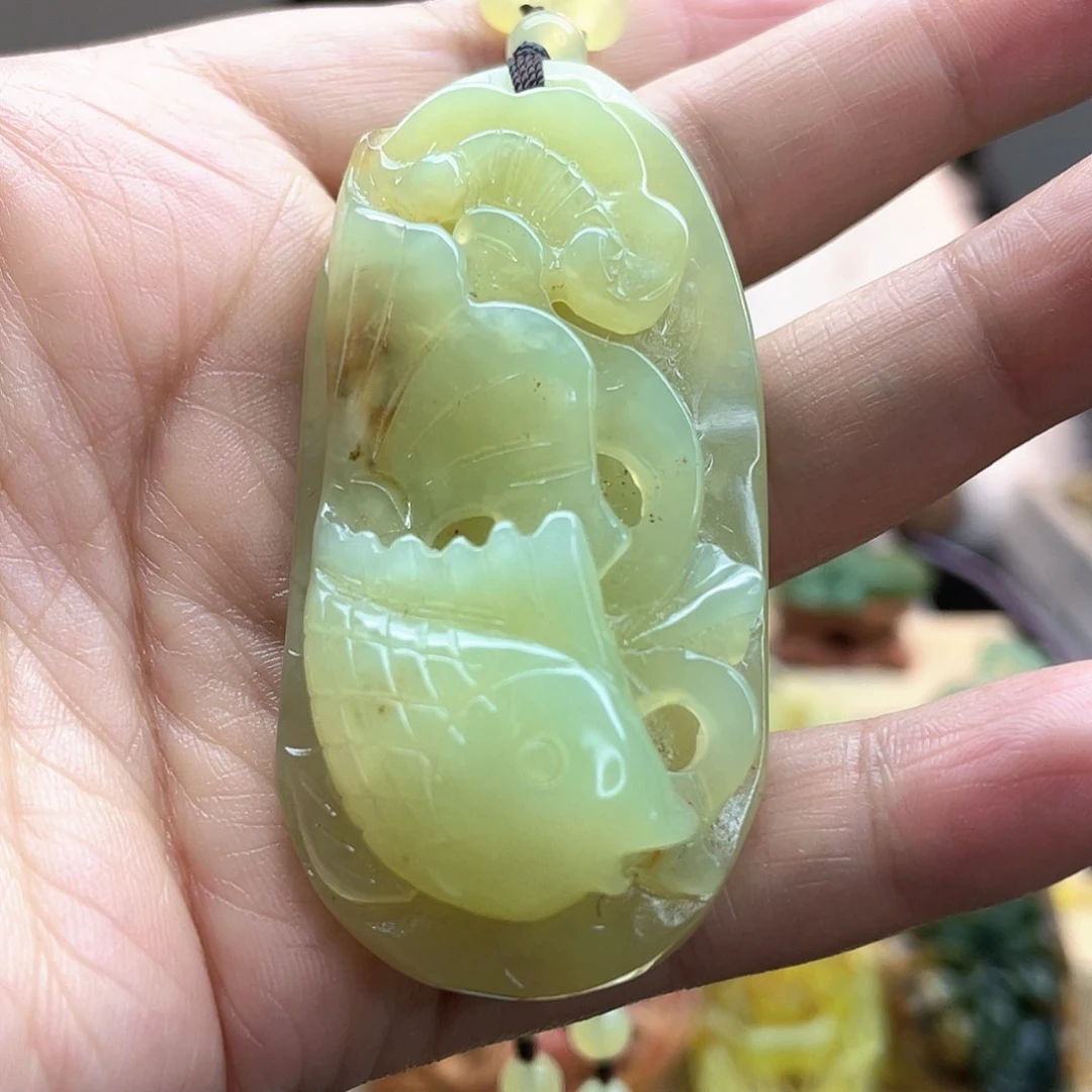 蛇纹石玉颈饰未镶嵌