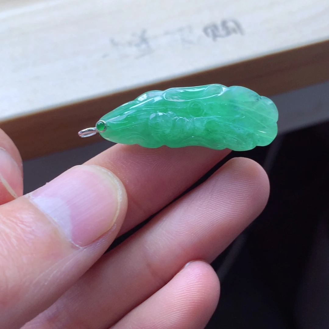 翡翠颈饰18K金镶嵌吊坠