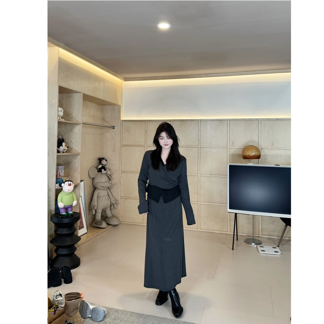 蕾蕾【精简美学】V领拼色假两件针织上衣+高腰直筒半身裙