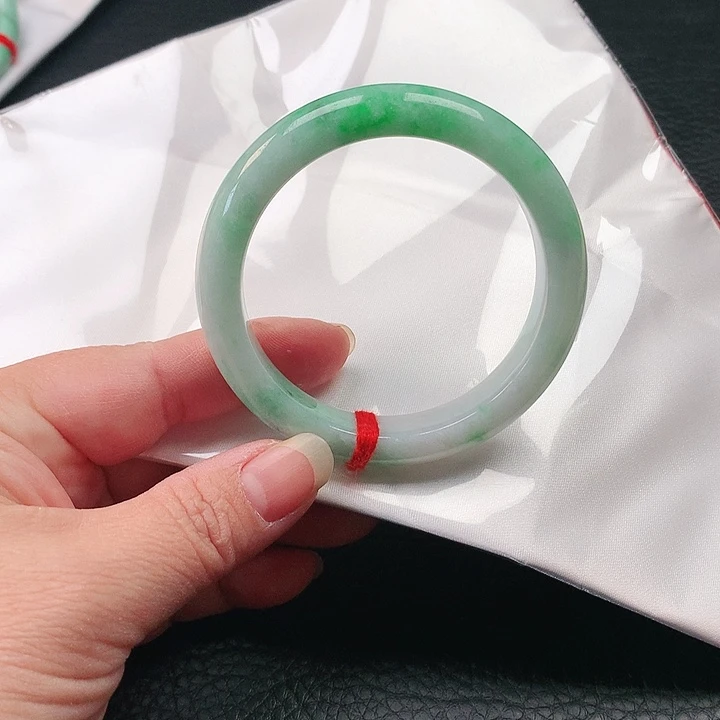 翡翠手镯未镶嵌翡翠021