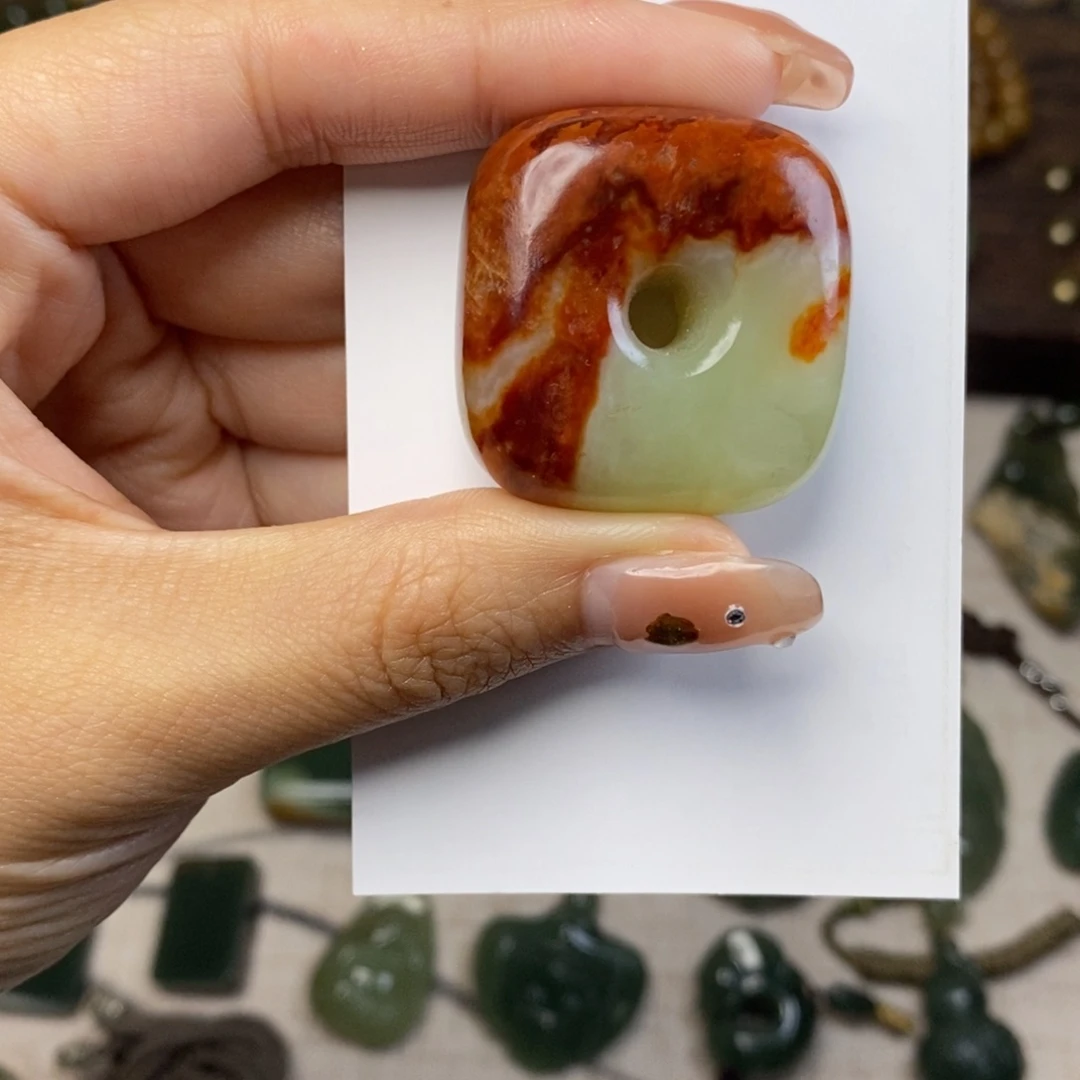 岫岩河磨玉（透闪石质玉）未镶嵌颈饰倔***卜