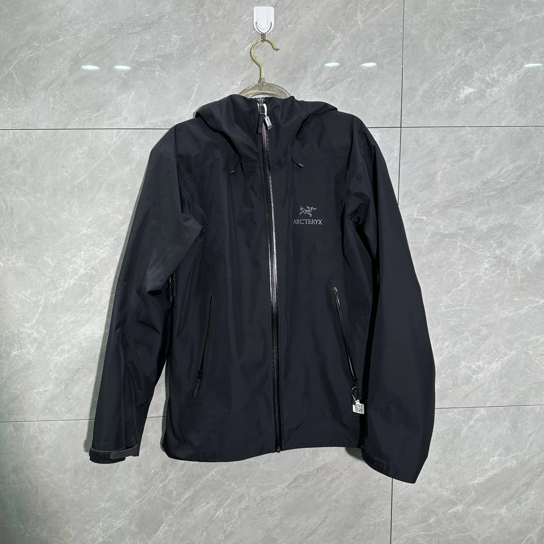 99新 ARC'TERYX/始祖鸟 M码 始祖鸟黑色冲锋衣