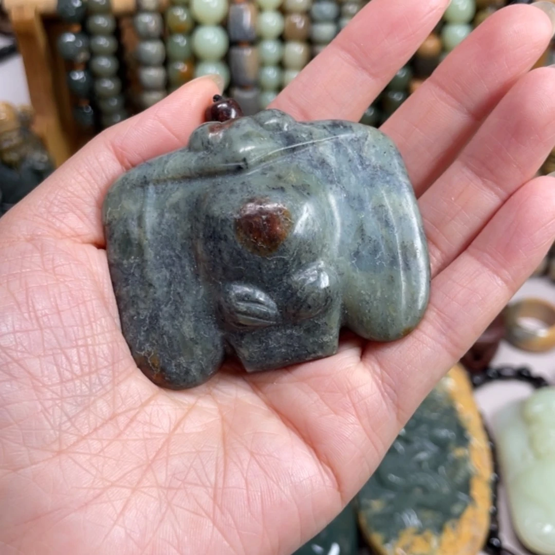【闪购商品】未镶嵌岫岩河磨玉（透闪石质玉）把件