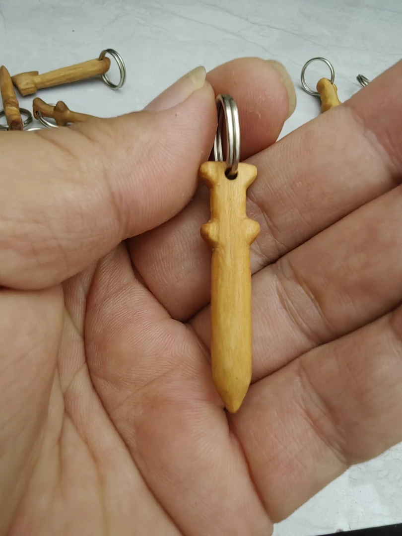 野生桃木雕刻，宝剑，手工雕刻