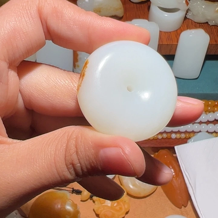 韦***韦颈饰未镶嵌和田玉