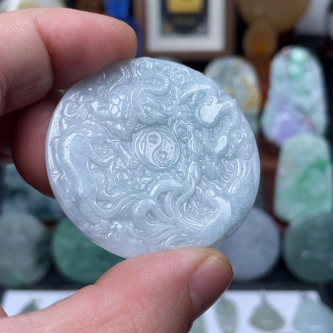 翡翠未镶嵌颈饰四方神兽