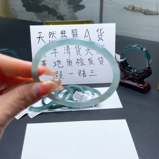 翡翠手镯未镶嵌暗*60尺寸不退换