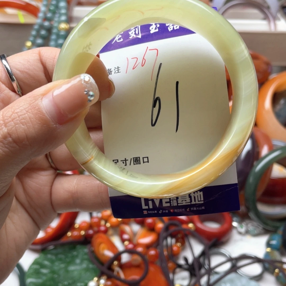 石英岩玉未镶嵌手镯