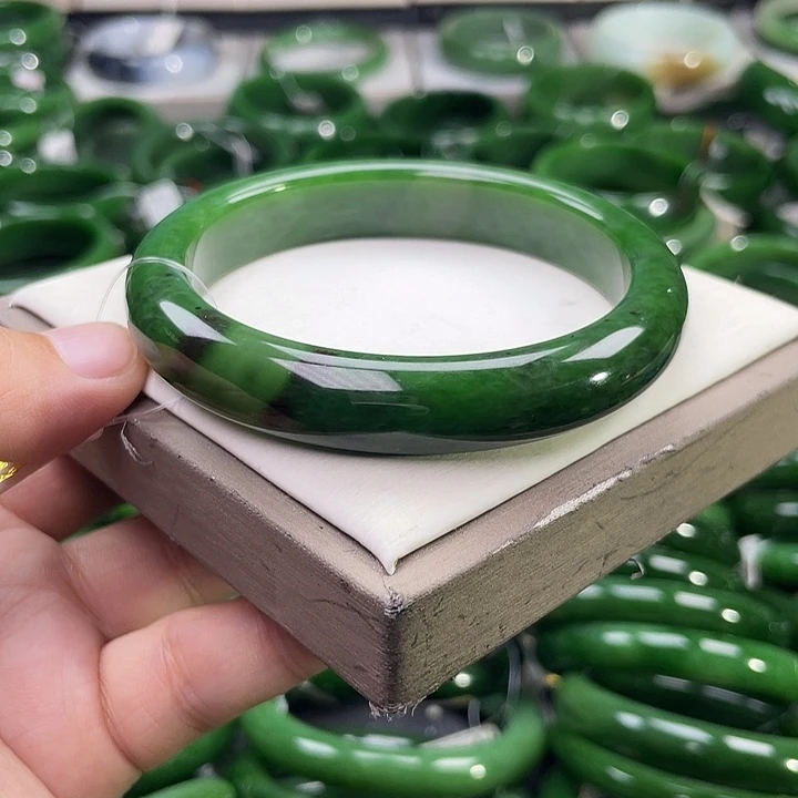 未镶嵌手镯和田玉（碧玉）