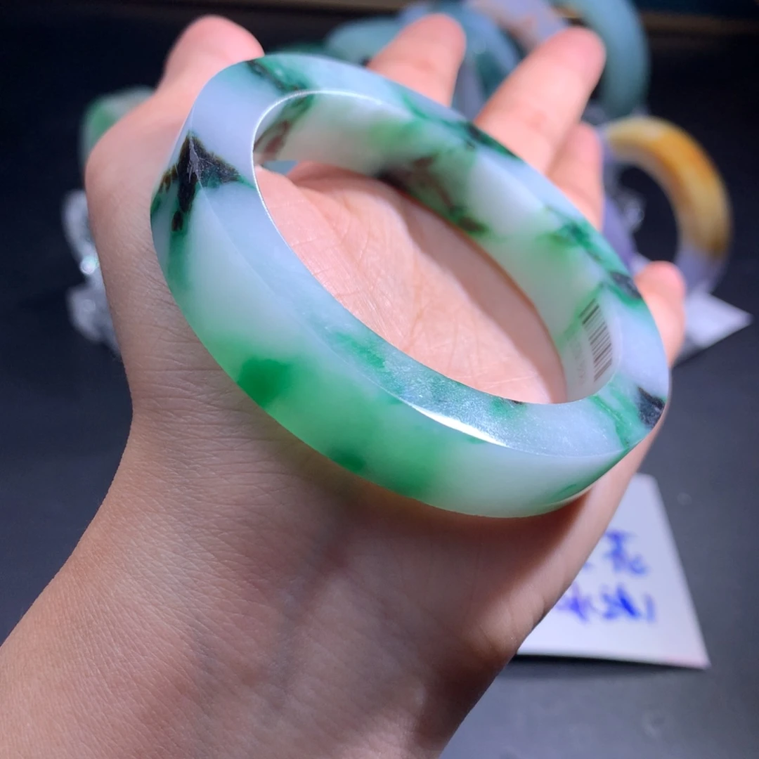 未镶嵌翡翠手镯定制翡翠