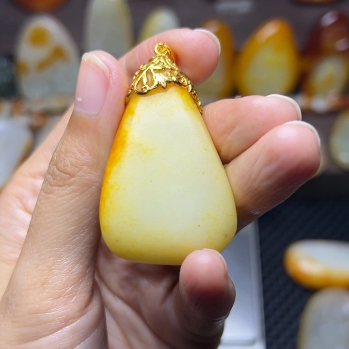 和田玉未镶嵌颈饰