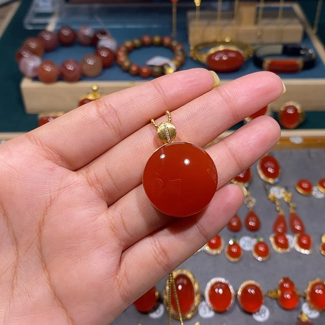 南红玛瑙18K金镶嵌颈饰