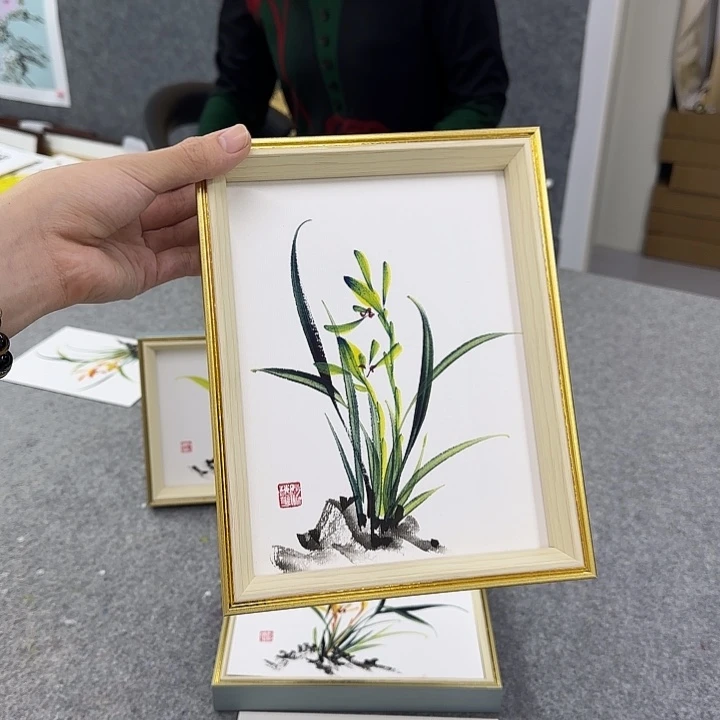 张***制国画国画立体兰花作品