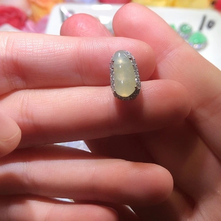 U***U翡翠未镶嵌颈饰翡翠