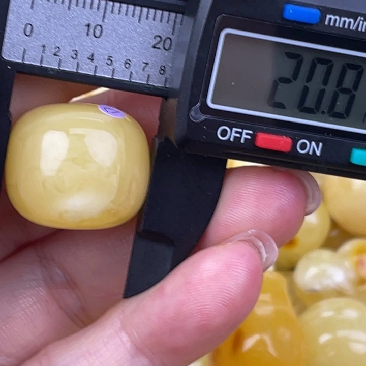 蜜蜡未镶嵌裸石395