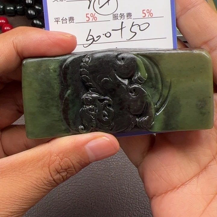和田玉未镶嵌颈饰海**色