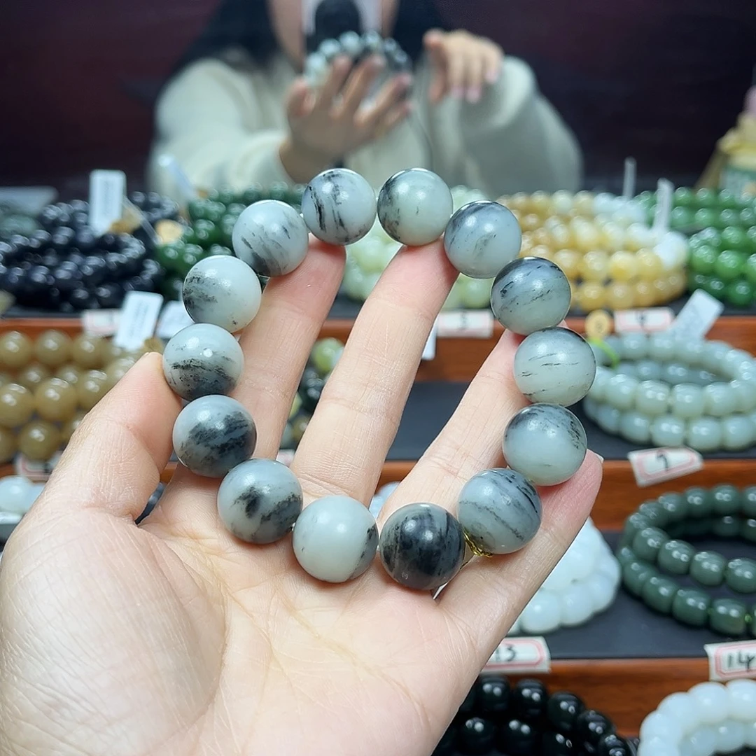 向***生和田玉未镶嵌手链