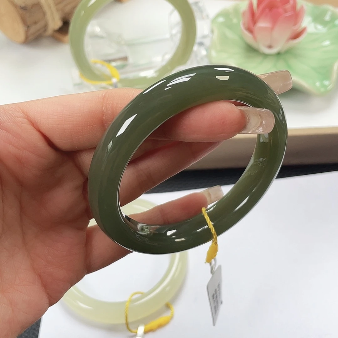 和田玉未镶嵌手镯