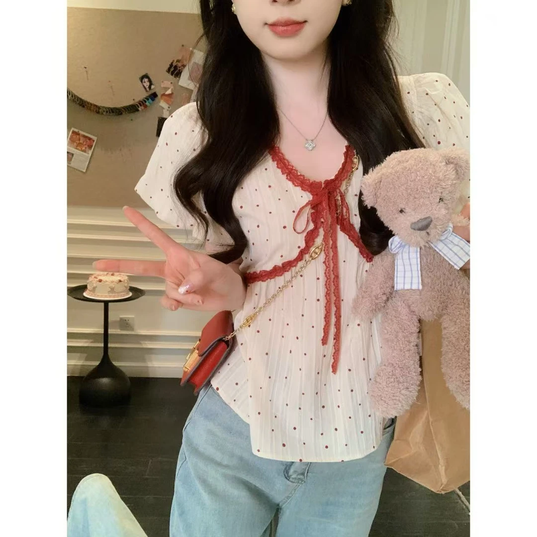 【青仓现货】安璃 法式甜美交叉撞色蕾丝边波点V领上衣