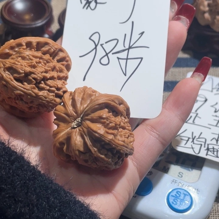 豪***我文玩核桃吊坠白狮子